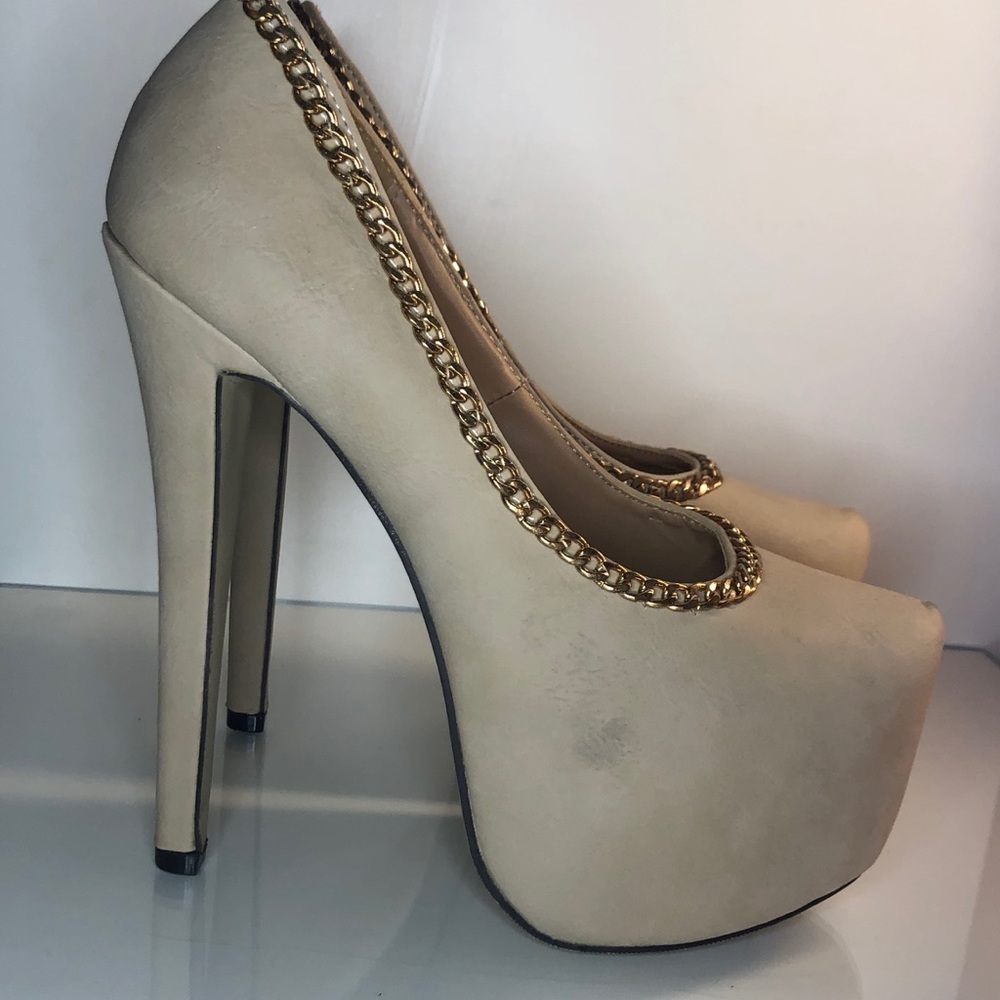 Heels - Picture 3 of 5